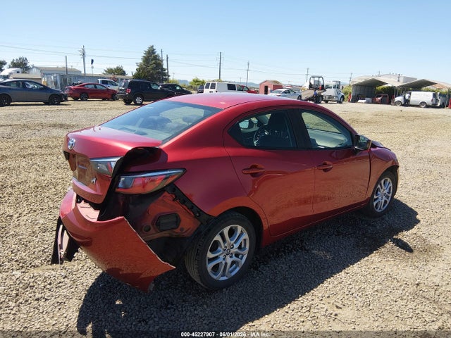 2017 Toyota YARIS IA — фото 4
