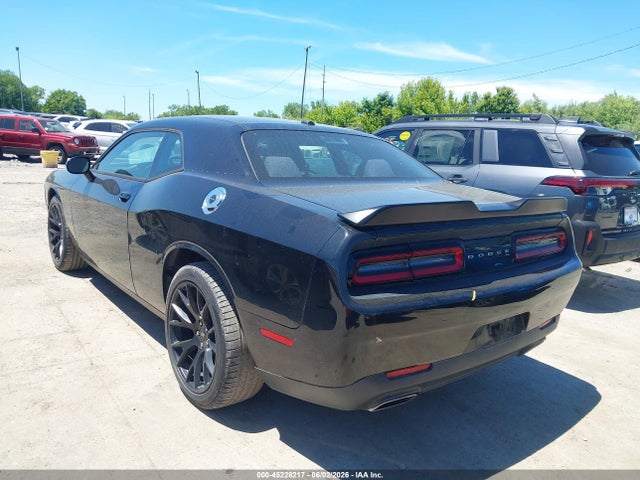 2015 Dodge CHALLENGER SXT — фото 3