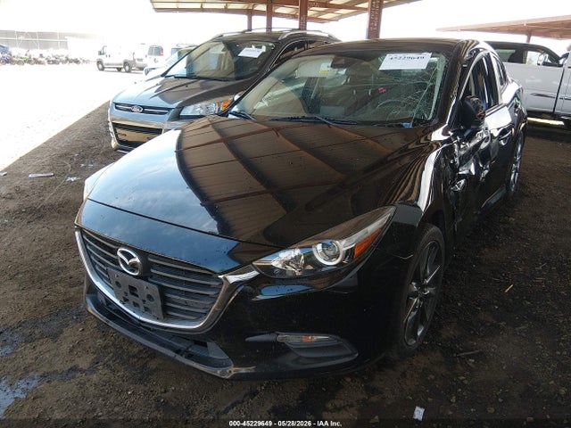 2018 Mazda MAZDA3 TOURING photo 2