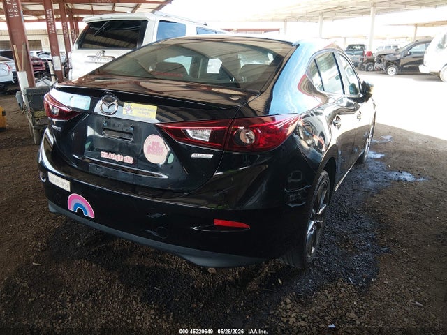2018 Mazda MAZDA3 TOURING photo 4