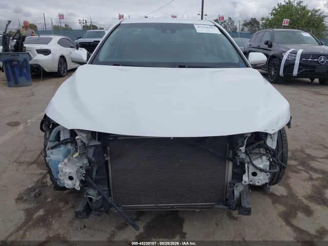 2018 TOYOTA CAMRY XSE 13