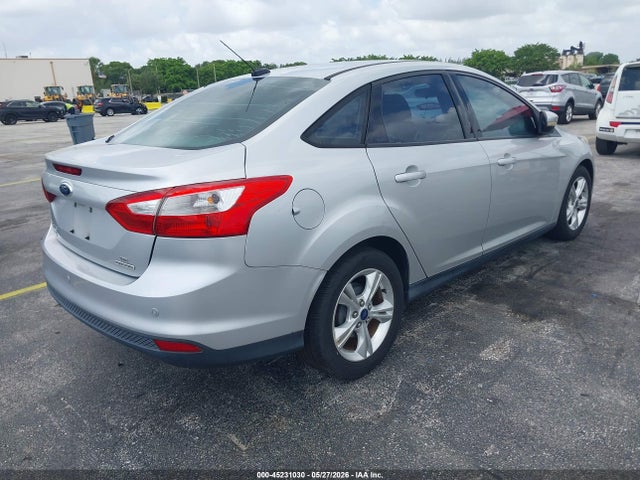 FORD FOCUS SE - 4