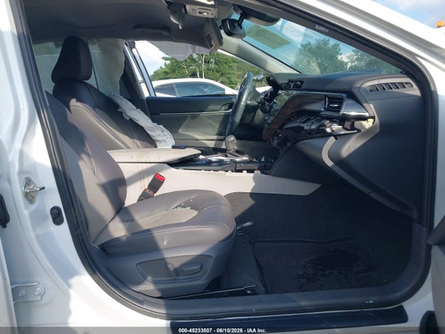 2020 Toyota CAMRY XLE photo 5