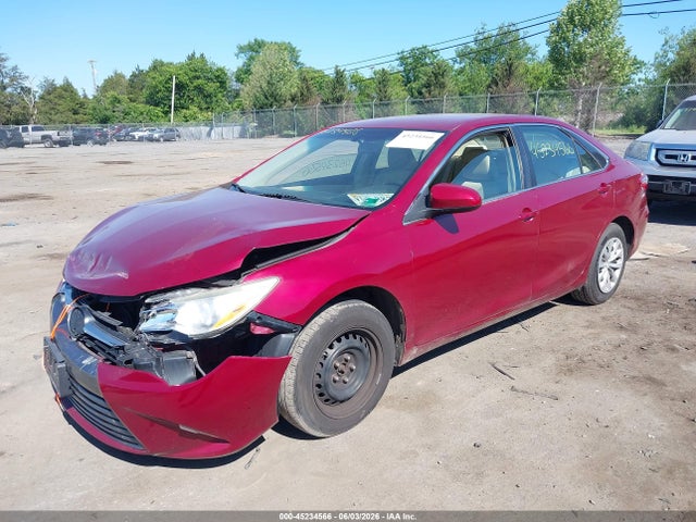 2015 Toyota CAMRY LE photo 2
