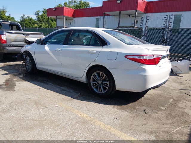 2017 Toyota CAMRY SE photo 3