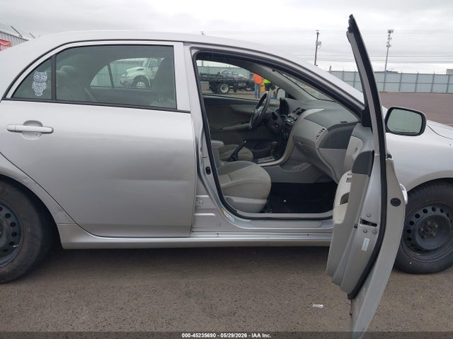 2010 Toyota COROLLA LE photo 5