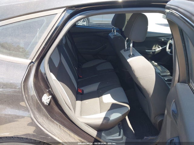 FORD FOCUS SE - 8