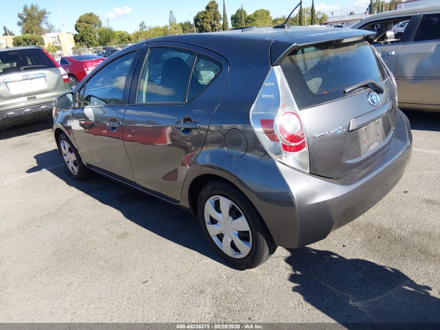 صورة 3 لـ 2014 Toyota PRIUS C THREE