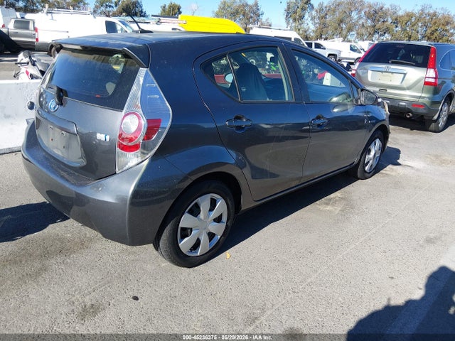 صورة 4 لـ 2014 Toyota PRIUS C THREE