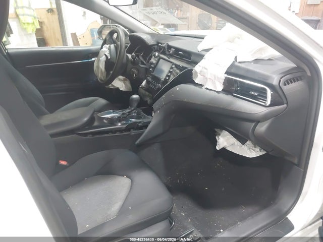2018 Toyota CAMRY LE photo 5