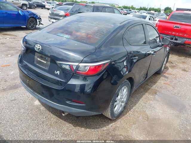 2017 Toyota YARIS IA — фото 4