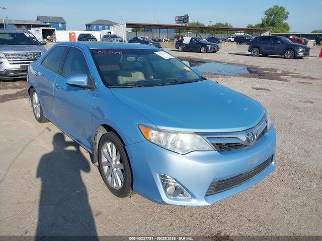2013 Toyota CAMRY XLE V6 photo 1