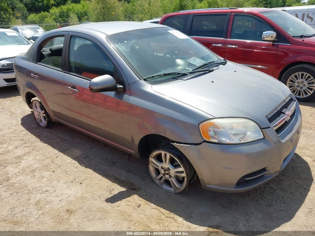 2011 Chevrolet AVEO 1LT — фото 1