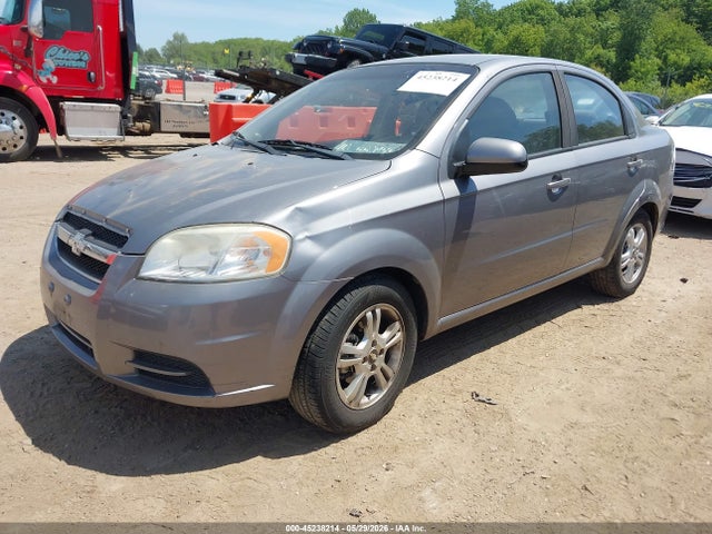 2011 Chevrolet AVEO 1LT — фото 2