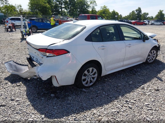 2021 Toyota COROLLA LE photo 4