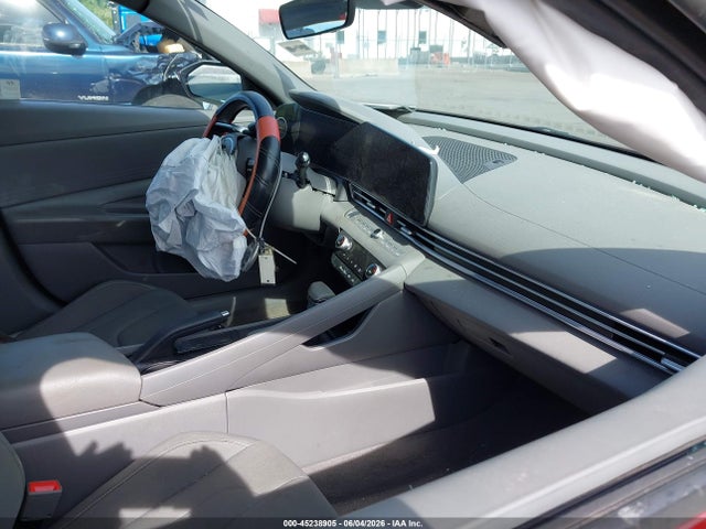 صورة 5 لـ 2024 Hyundai ELANTRA SEL