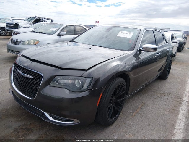 2016 Chrysler 300C — фото 2