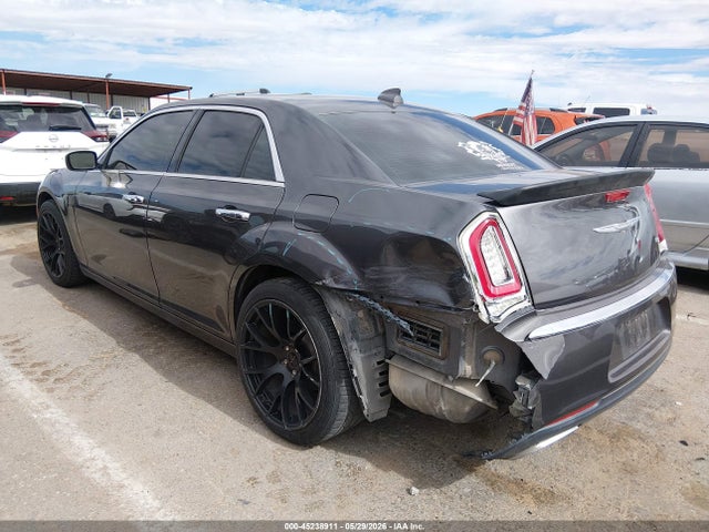2016 Chrysler 300C — фото 3