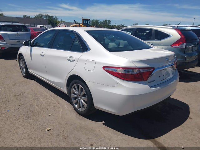 2015 Toyota CAMRY XLE photo 3