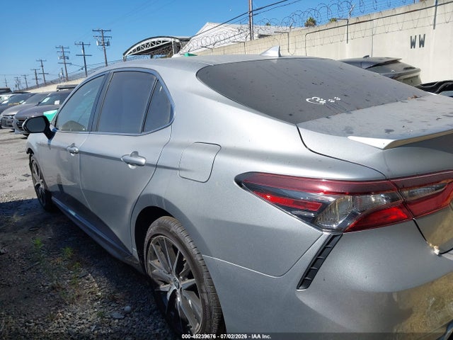 2022 Toyota CAMRY SE photo 3