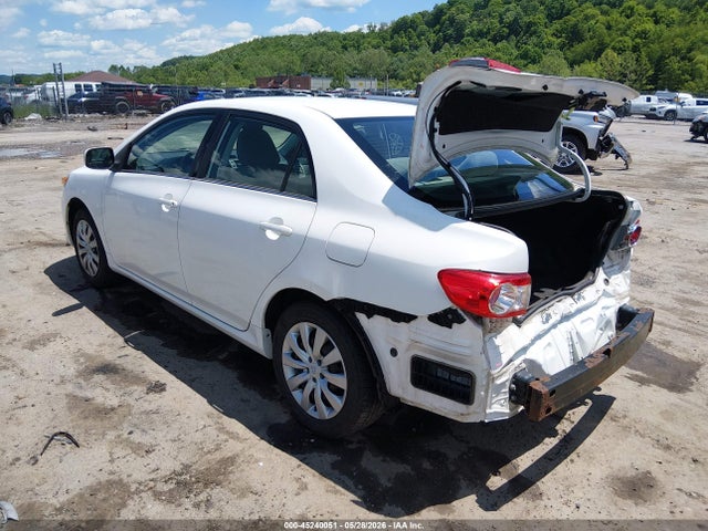 2013 Toyota COROLLA LE thumbnail 3