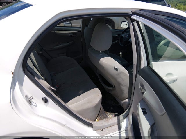 2013 Toyota COROLLA LE photo 8