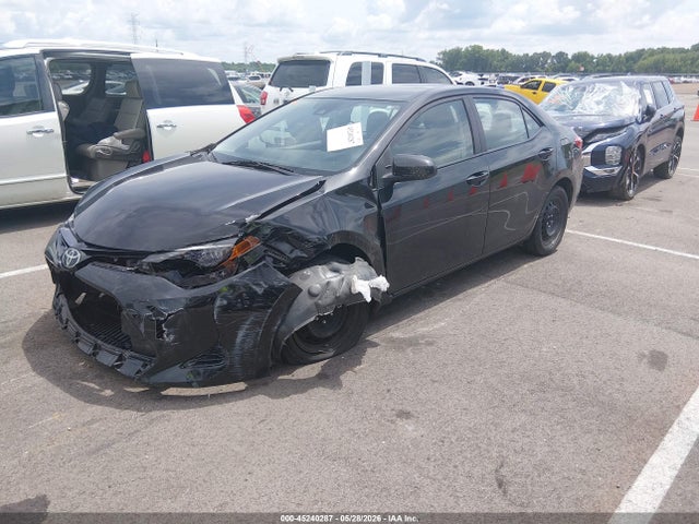 2017 Toyota COROLLA LE photo 2