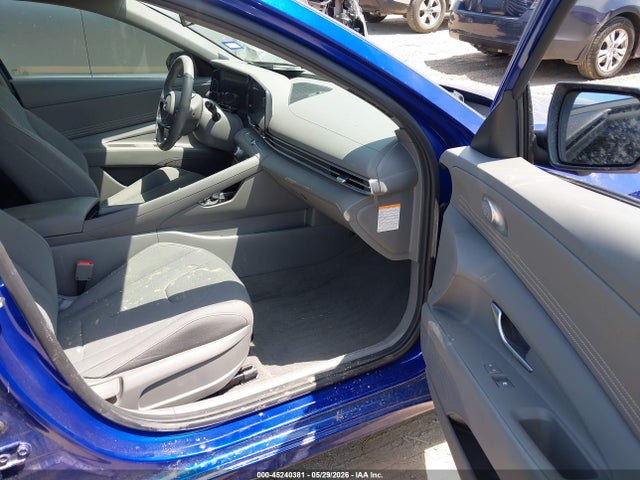 صورة 5 لـ 2025 Hyundai ELANTRA HYBRID SEL SPORT