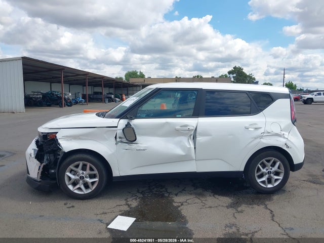 2023 KIA SOUL S thumbnail 14