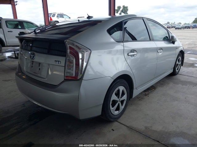 صورة 4 لـ 2012 Toyota PRIUS FOUR