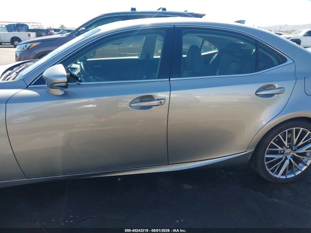 صورة مصغرة 14 لـ 2019 Lexus IS 300