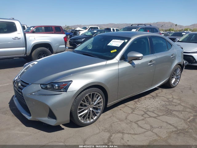 2019 Lexus IS 300 — фото 2