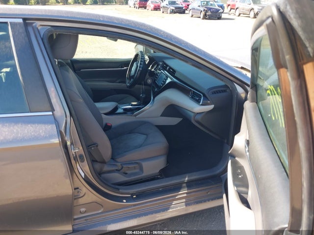 2019 Toyota CAMRY LE photo 5