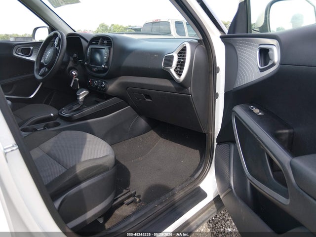 صورة 5 لـ 2023 KIA SOUL LX