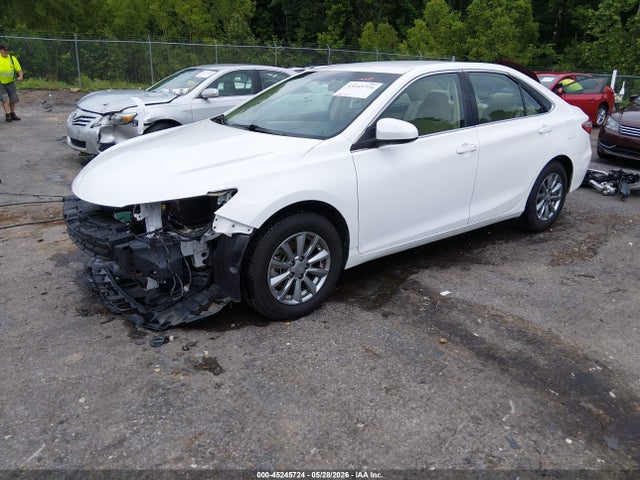2015 Toyota CAMRY LE — фото 2