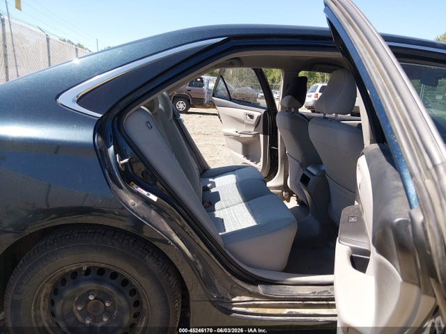 2016 Toyota CAMRY LE photo 8