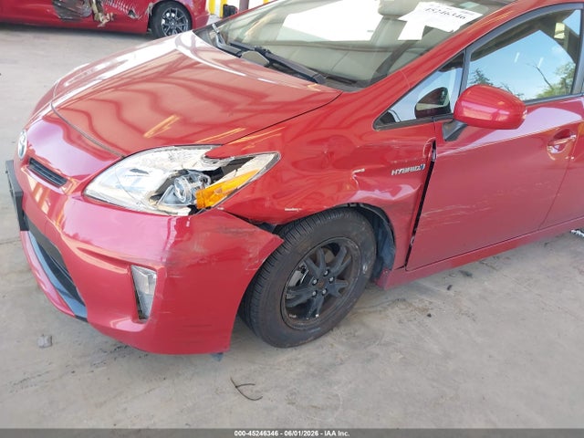 صورة 6 لـ 2014 Toyota PRIUS FOUR