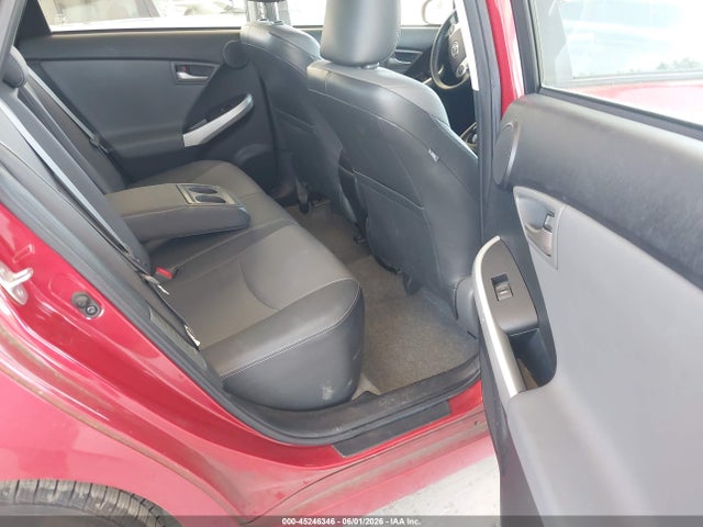 صورة 8 لـ 2014 Toyota PRIUS FOUR