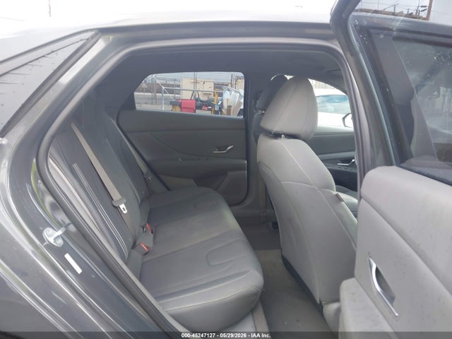 صورة 8 لـ 2023 Hyundai ELANTRA SEL