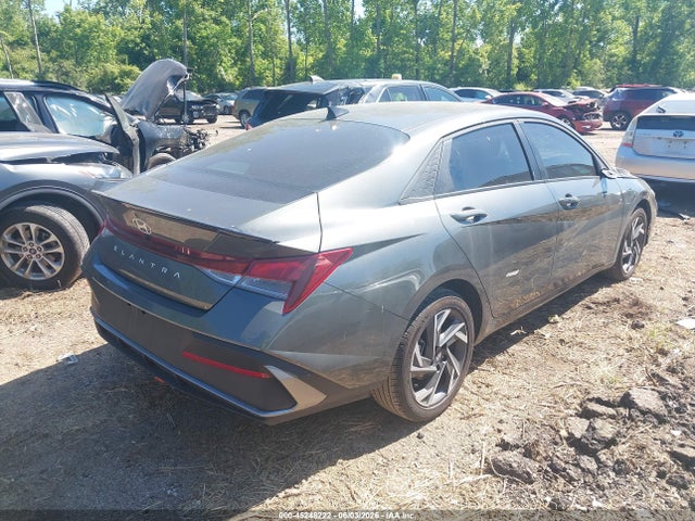 صورة 4 لـ 2025 Hyundai ELANTRA SEL SPORT