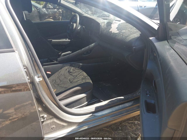 صورة 5 لـ 2025 Hyundai ELANTRA SEL SPORT