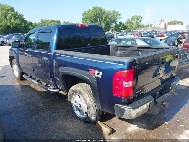 2009 Chevrolet SILVERADO 1500 LT photo 3