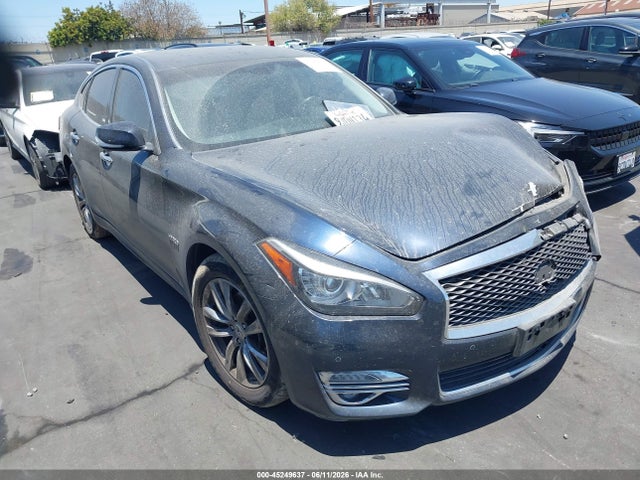2016 INFINITI Q70 