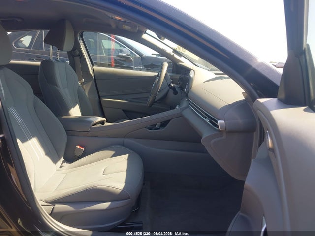 صورة 5 لـ 2022 Hyundai ELANTRA SEL