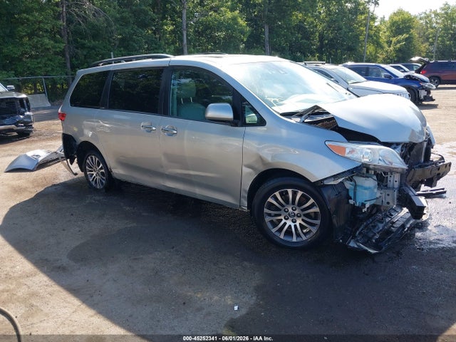 2019 TOYOTA SIENNA XLE 8 PASSENGER