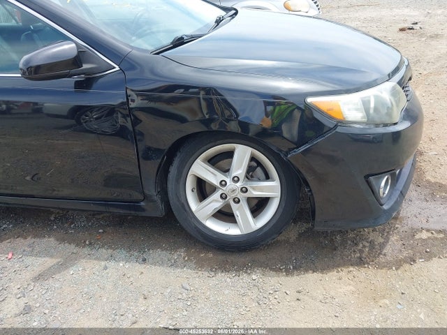 2014 Toyota CAMRY SE 照片 6