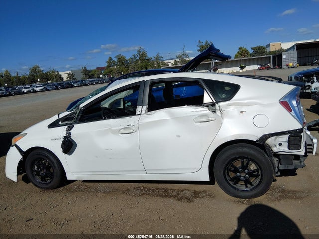 صورة مصغرة 14 لـ 2013 Toyota PRIUS TWO