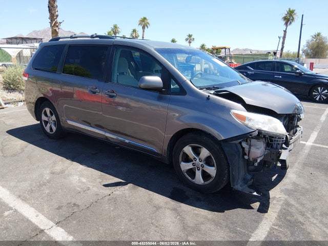 2014 TOYOTA SIENNA LE V6 8 PASSENGER