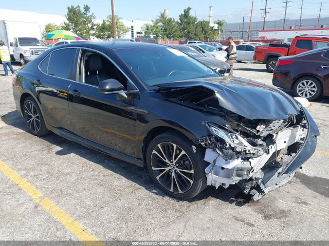 2018 TOYOTA CAMRY SE