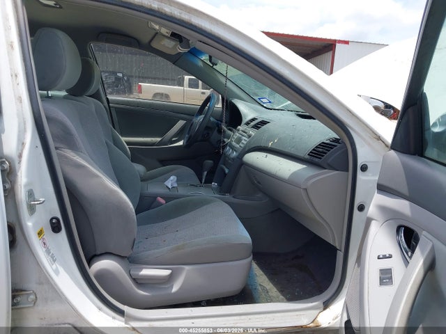 2011 Toyota CAMRY LE photo 5